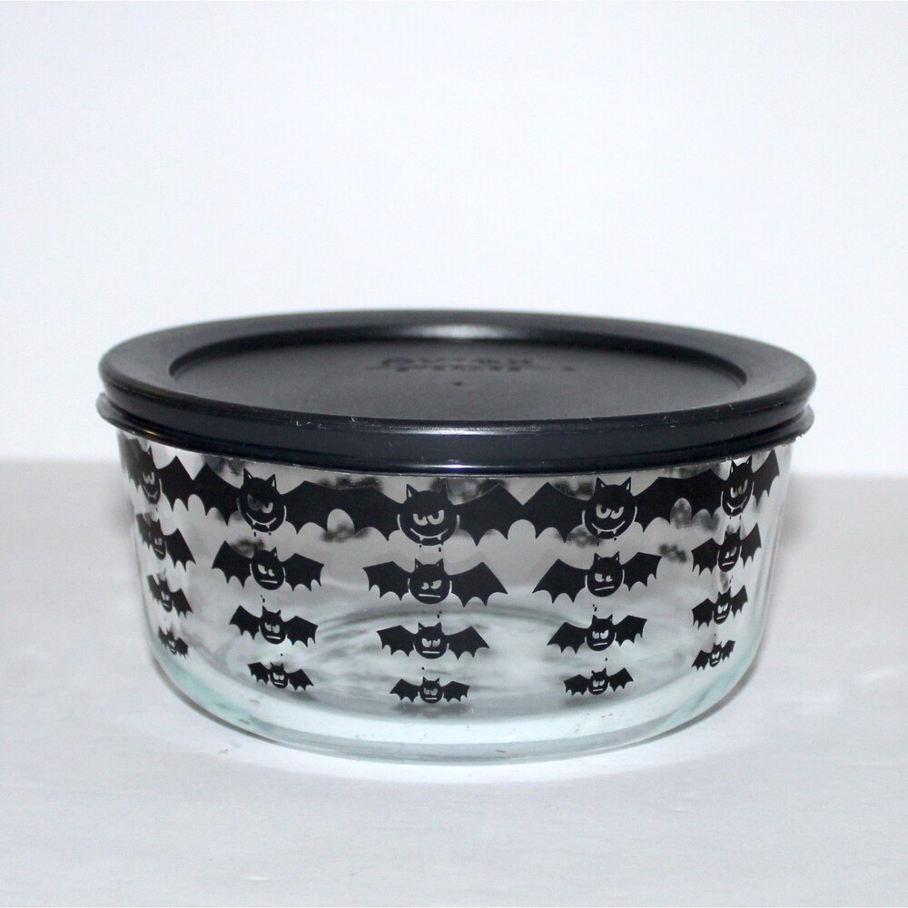 Pyrex Halloween Black Bats 1 Qt glass storage container with lid - Picture 2 of 7